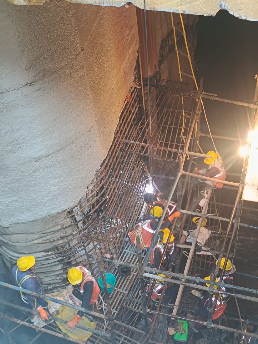 Rebar crew in the gate groove, Hailang