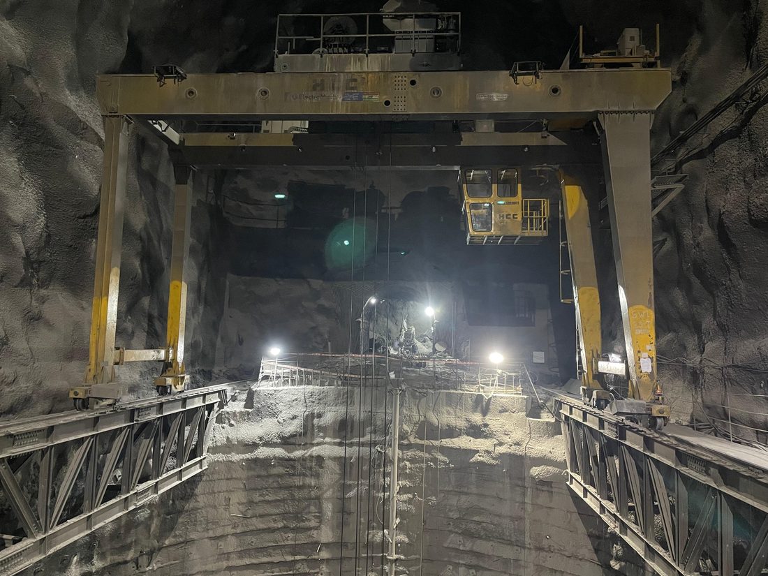 Gantry inside the Tehri tunnel works