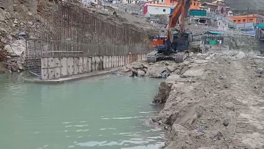 Riverfront wall at Badrinath