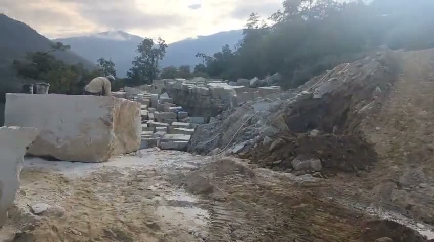 Granite blocks above the Wangdue valley
