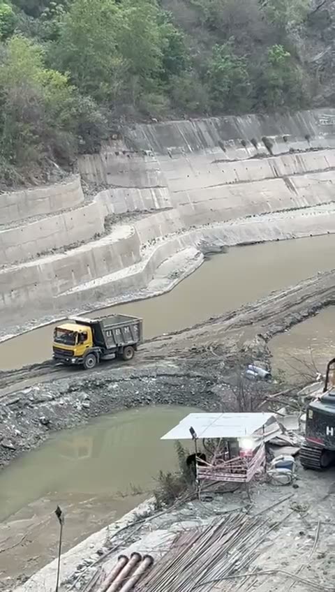 Dredging the Bhagirathi below Tehri Dam